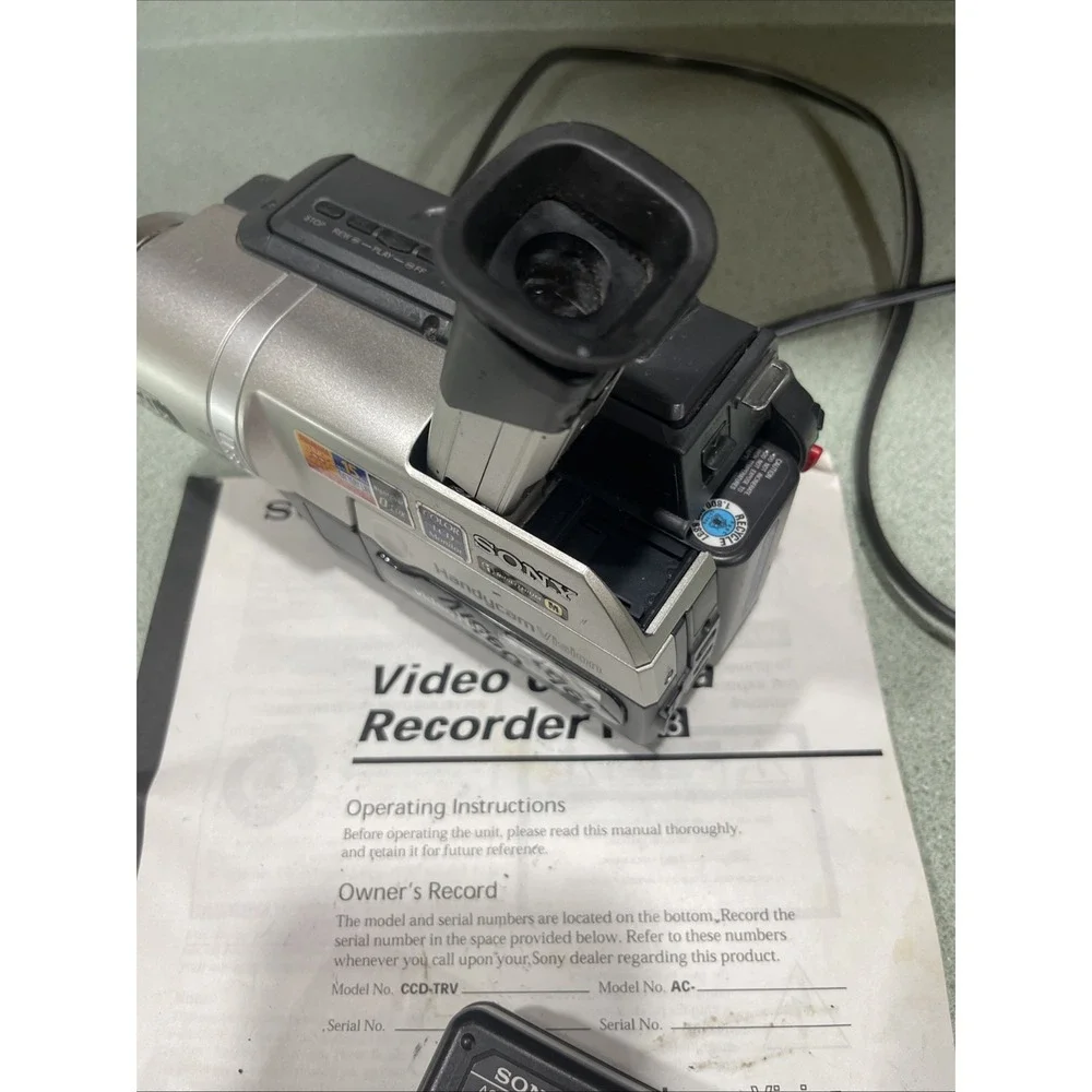 Sony Handycam Vision CCD-TRV108 Video Hi8 Camcorder 460x Digital Zoom 2002 Works